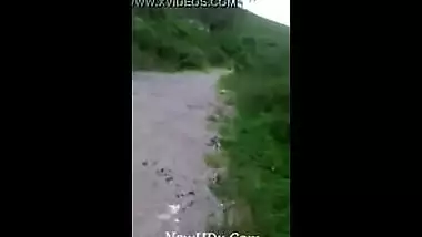 Desi sex video of a teen girl having outdoor fun with her horny lover