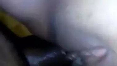 Man has XXX sex with hot Desi wife who knows nothing about MMS leaking