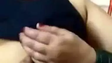 Indian man examines shaved XXX pussy of fat spouse before sex in bed