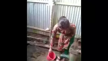 Naked Indian teen with XXX tits allows BF to film how she puts sari on