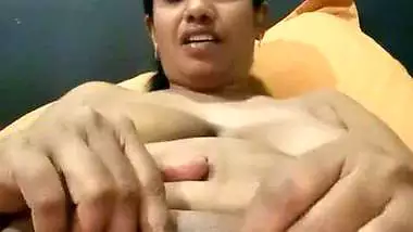 Mature MILF masturbating wet pussy in horny mood