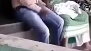 Indian girl in saree caught giving outdoor BJ to lover in Desi mms video