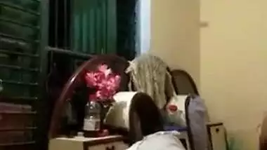 horny desi randi showing in erotic mood client recording his mobile