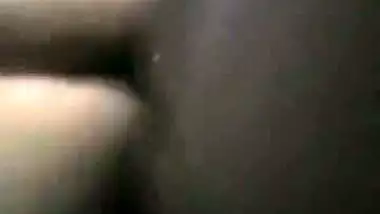 Safada adora dar o rabo enquanto o corno sai com os amigos