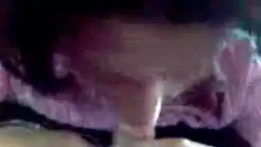 Hindi sex video of a college girl having outdoor fun in boyfriend’s car