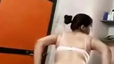 Exclusive-sexy Srilankan Girl Strip Her Cloths And Showing Her Boobs And Pussy