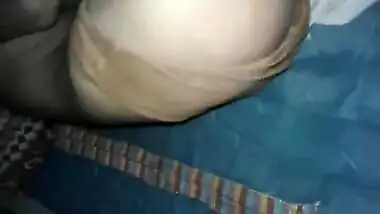 Horny beautyful desi wife fucked by hubby when she talking phone and clear audio