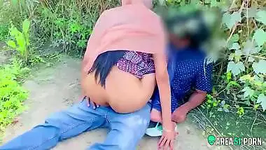 Very risky public fuck with very shy college desi girl caught on camera mms
