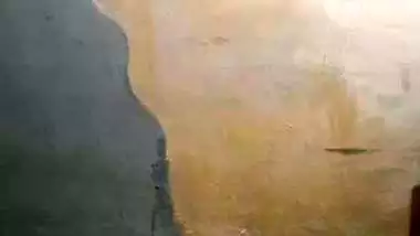 Desi lady fucks her wet pussy with a banana