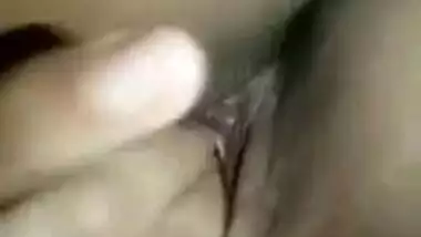 Sexy Indian girl doesn't feel shy to expose her XXX opening and rub it