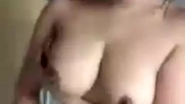 Naked aunty in apartment making video for secret lover