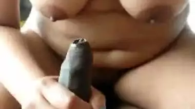 Indian gf with mouth watering boobs gives an amazing handjob for her boss