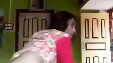 Young village girl’s nude MMS of masturbation