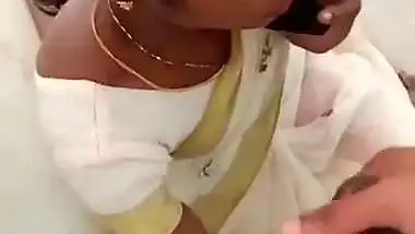 Cheating wife gives an outdoors Tamil blowjob to her BF