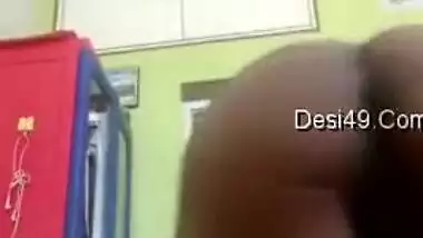 Indian babe takes red towel down to make fans see her XXX boobs