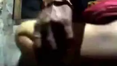 Desi Dehati gal using a bottle to fuck her cock-starved XXX vagina