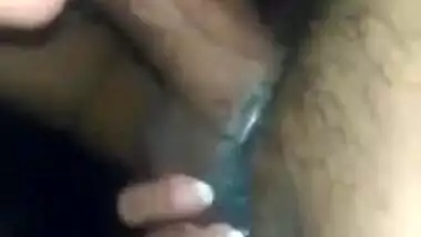 Desi slut has oral XXX sex with man who captures blowjob for MMS show