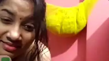 Bhabhi opens blouse and sits naked for fingering