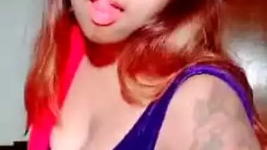 Joyful Desi chick in XXX sari provocatively moves her dazzling body