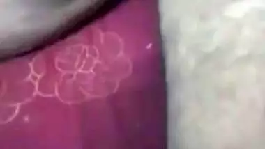 Indian woman of easy virtue puts a veggie porn toy in her vagina