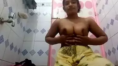 Desi bathroom striptease video
