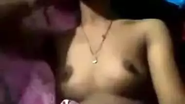 Fetching Desi girl shows how she plays with XXX hole before sex