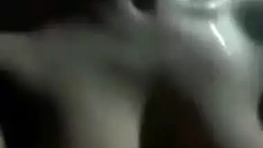 New amateur XXX selfie with a Desi babe posing with her tits shown