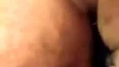 Naked Desi wife poses for MMS clip and spreads legs for XXX dick