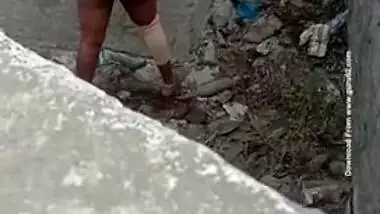 Caught lewd aunt for quick masturbating outdoor, scandal desi XXX mms