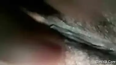 Hot Desi woman flashes her XXX parts playing with nipples and clitoris