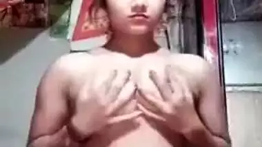 Desi girl is a possessor of awesome XXX parts she shows on webcam