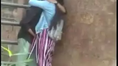 Outdoor Desi mms clip of Indian lovers caught making out by the wall