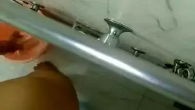 Desi wife nude bathing in bathroom recording by spy cam