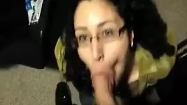 Desi porn mms of MBA student given hot blowjob session