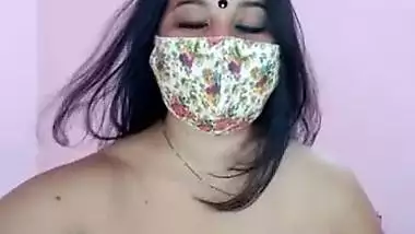 Super sexy Desi XXX chick shows her amazing juicy body on live cam