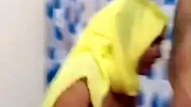 Small boobs hijab girl desi blowjob to lover viral MMS