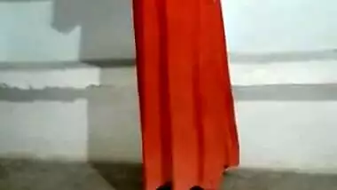 Indian Hot Deshi Bhabhi Sadi Utarkar Apni Tight Chut Aur Bade Nipple Dikhaye