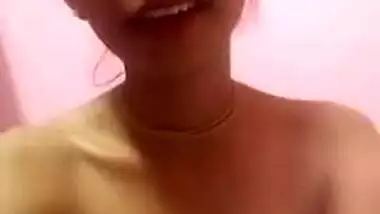 Skinny Desi teen takes off clothes while recording XXX selfie clip