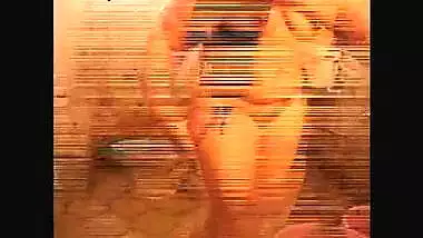 Bootylicious horny whore desi aunty taking a nude bath - XXX video