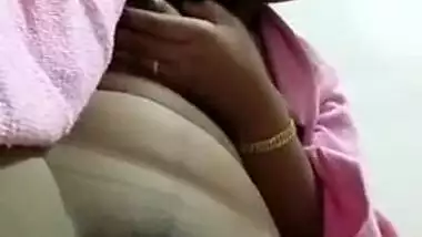 Girl films how she touches her XXX shaved slit in amateur sex video