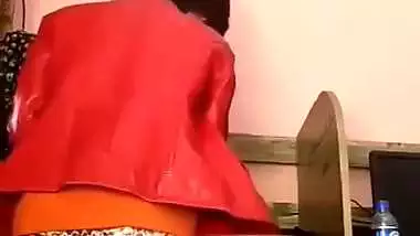 Hijabi girl’s Pakistani porn from her computer class