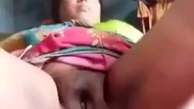 Amateur Desi MILF spreads legs to show XXX pussy in solo MMS video