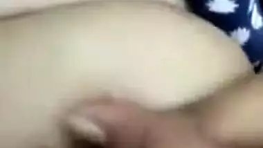 Whore gives sex joy to her Indian nipples touching them in amateur porn