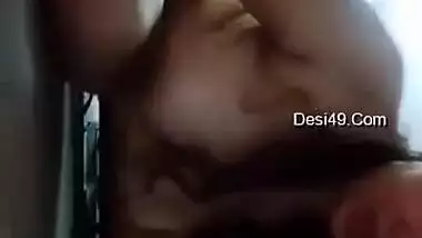 Indian XXX girl with red lips shows how she can spread legs and dance