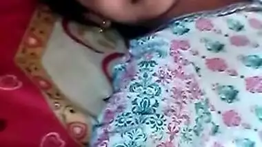 Indian girl with big eyes exposes her hairy XXX pussy in sex video