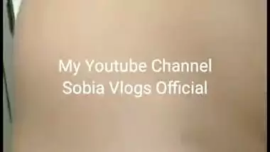 Paki anal sex queen poses with her Desi body showing for XXX cam