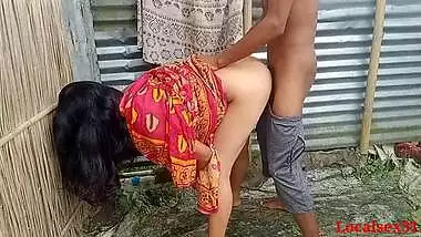 Bengali bhabi in red saree blows Desi hubby and has XXX sex outdoors