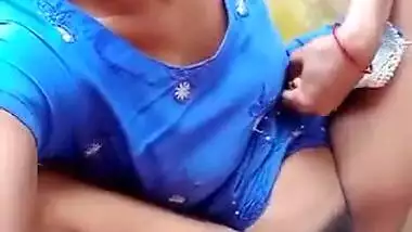 Today Exclusive- Desi Bhabhi Record Her Fingerring Clip For Lover
