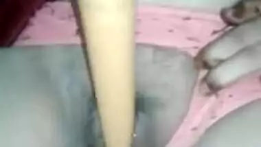 Desi woman makes her XXX pussy public and man bangs it with sex toy