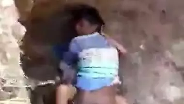 Hot Desi couple caught fucking outdoor in a ravine, MMs recorded by a voyeur